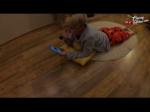 ❤️ පිස්සු බ්ලොන්ඩ් විශාල ඩික් උරා බොන අතර එය මතට පැන්නේය - ගුද සංසර්ගය ❤️ Sex video අප වෙත